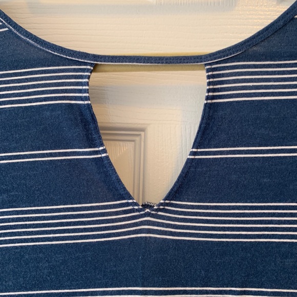 Billabong light weight t-shirt dress! - Picture 3 of 6